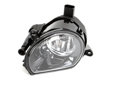 Правая  Противотуманка Audi Q7 2006-2010 8P0941700A