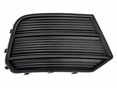 Решітка бампера права Audi Q3 2011-2015 8U0807682P4U8