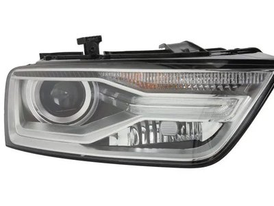 Права Фара Audi Q3 2015-2018 Рестайлінг Ксенон 8U0941044C