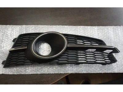 Решітка в бампер права Audi A6 C7 2015-2018 S-Line 4G0807682AG 4G0807682K01C