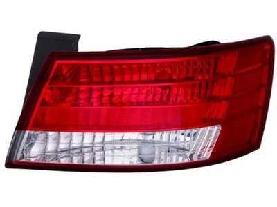 Правий Ліхтар Hyundai Sonata 2005-2007 924023K000