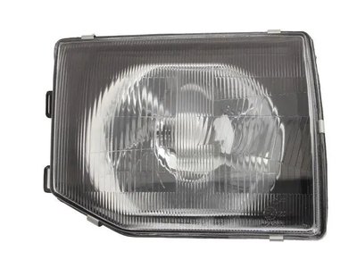 Правая фара  Mitsubishi Pajero V20 1991-1999 MB831067