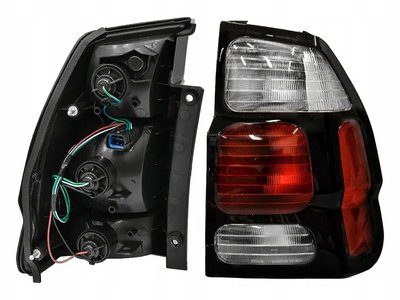 Правый Фонарь  Mitsubishi Pajero Sport 2000-2008 8330A060