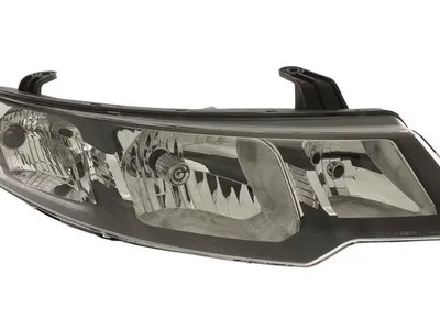 Правая фара  Kia Cerato 2009-2012 921021M020