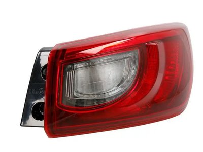 Правый Фонарь Mazda Cx-3 2015-2017 ( не Led )  DB2R51150D