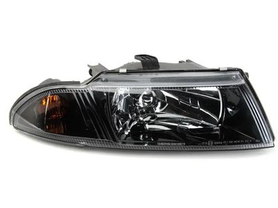 Правая фара Mitsubishi Carisma 1995-2004 Темная MR972794