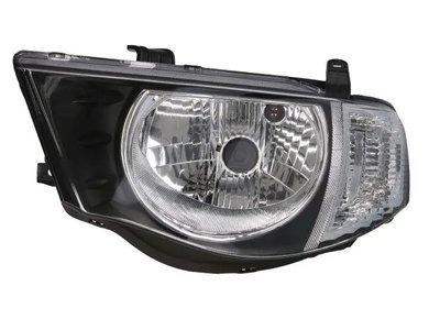 Левая Фара  Mitsubishi L200 2005-2015 Белая вставка 8301B471