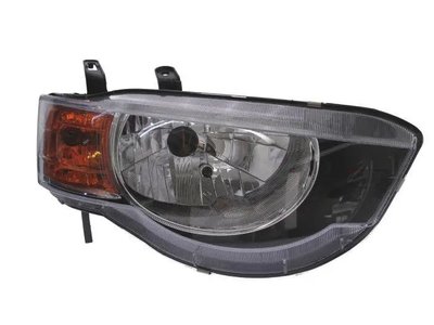 Правая фара  Mitsubishi Colt 2009-2013 8301B796