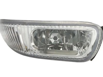 Правая  Противотуманка   Nissan Maxima A33 2000-2006  261505Y125