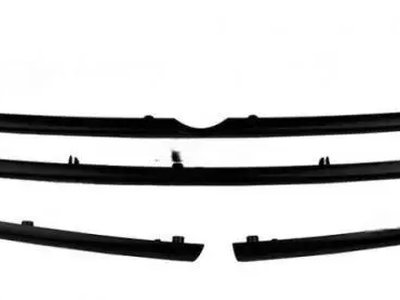 Молдинг решітки радіатора чорна Suzuki Grand Vitara 1998-2005 7211165D10