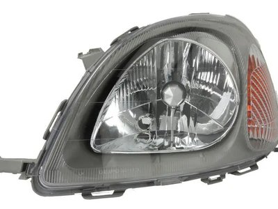 Левая Фара  Toyota Yaris 1999-2002 Дорестайлинг 811700D011
