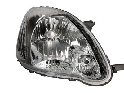 Правая фара  Toyota Yaris 2003-2006 Рестайлинг Тип Valeo 811300D080