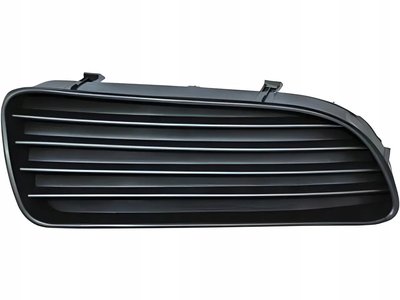 Решітка бампера права Toyota Corolla E11 2000-2001 8148212020