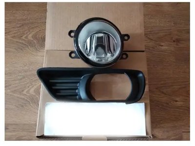 Фара противотуманная правая Toyota Camry 40 2006-2011 8113033610