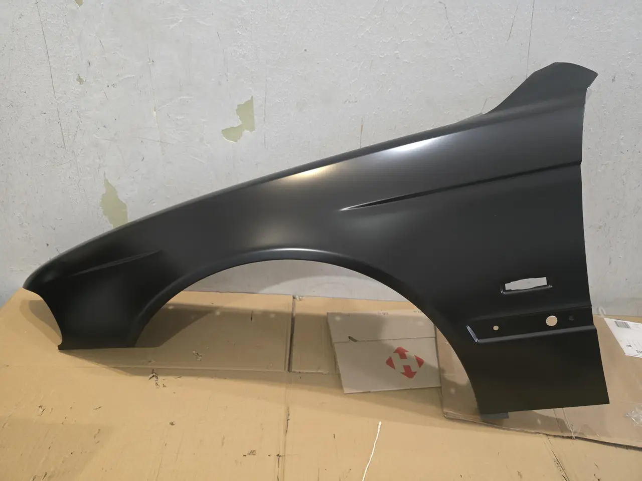 Крыло левое BMW 5 E39 1996-2000 Дорестайлинг 41358162133 — фото 1