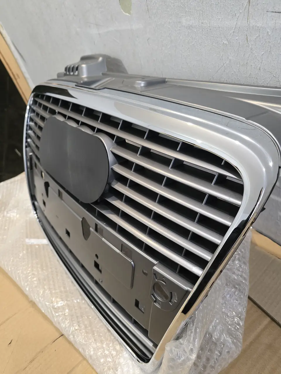 Решетка радиатора Audi A4B7 2005-2008 8E0853651J1QP 8E0853651J — фото 3