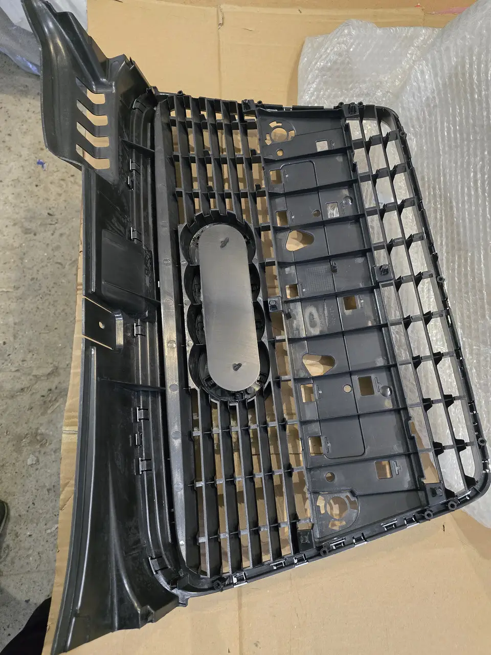Решетка радиатора Audi A4B7 2005-2008 8E0853651J1QP 8E0853651J — фото 4