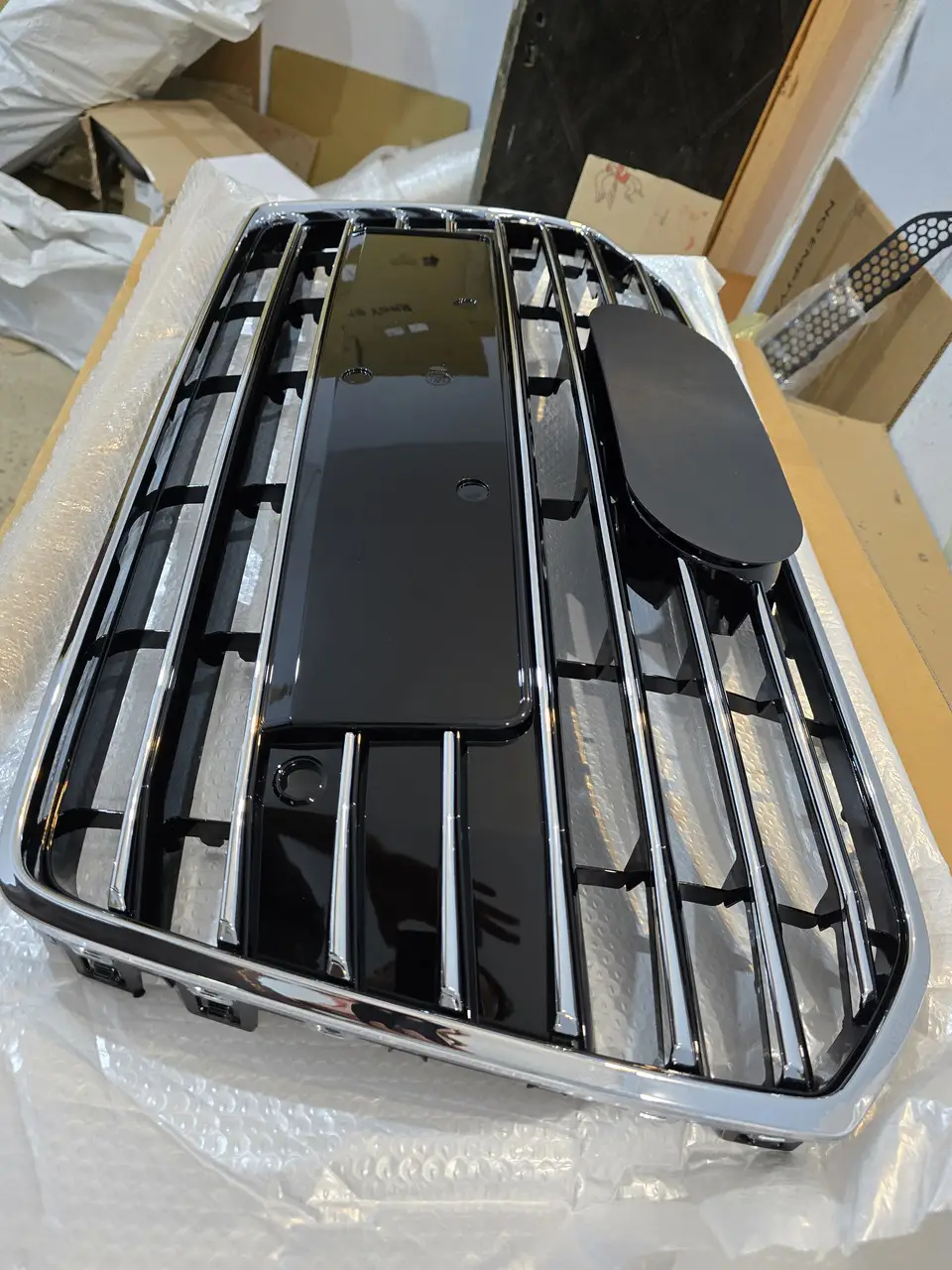 Решетка радиатора Audi A6 C7 2015-2018 4G0853651AE — фото 1