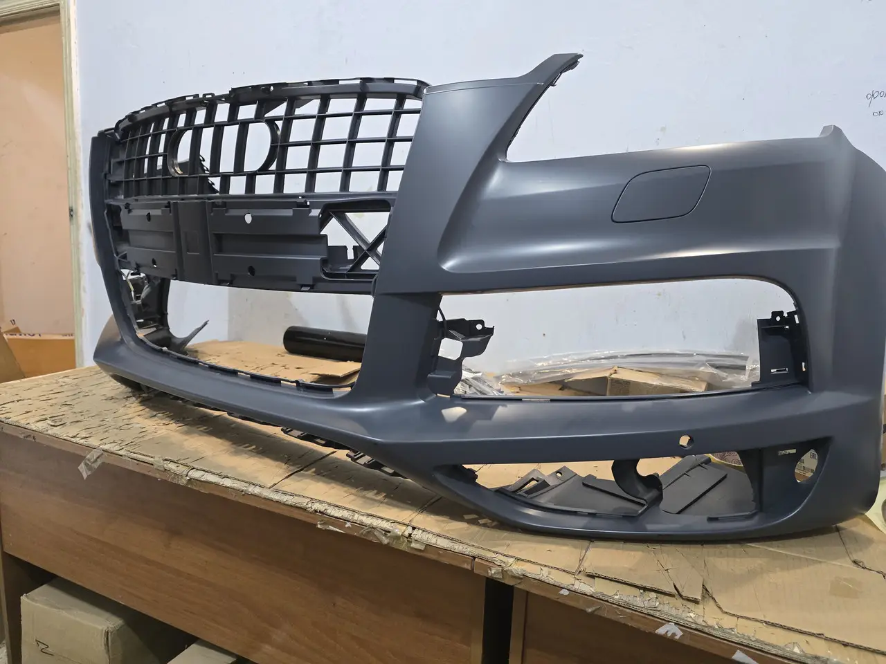 Передній бампер Audi Q7 2010-2015 SLine Омивачі Парктроніки 4L0807105MGRU — фото 1