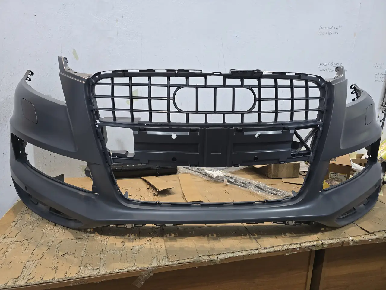 Передній бампер Audi Q7 2010-2015 SLine Омивачі Парктроніки 4L0807105MGRU — фото 2