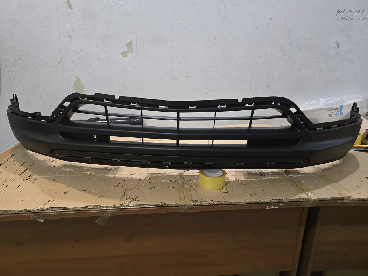 Накладка Бампера Передня Нижня Chevrolet Trax 2013-2016 Чорна 95128983 — фото 4