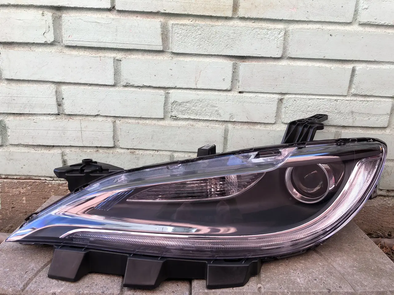 Фара Ліва Chrysler 200 2014-2016 Чорна Вставка + Led Ch2502261 — фото 1