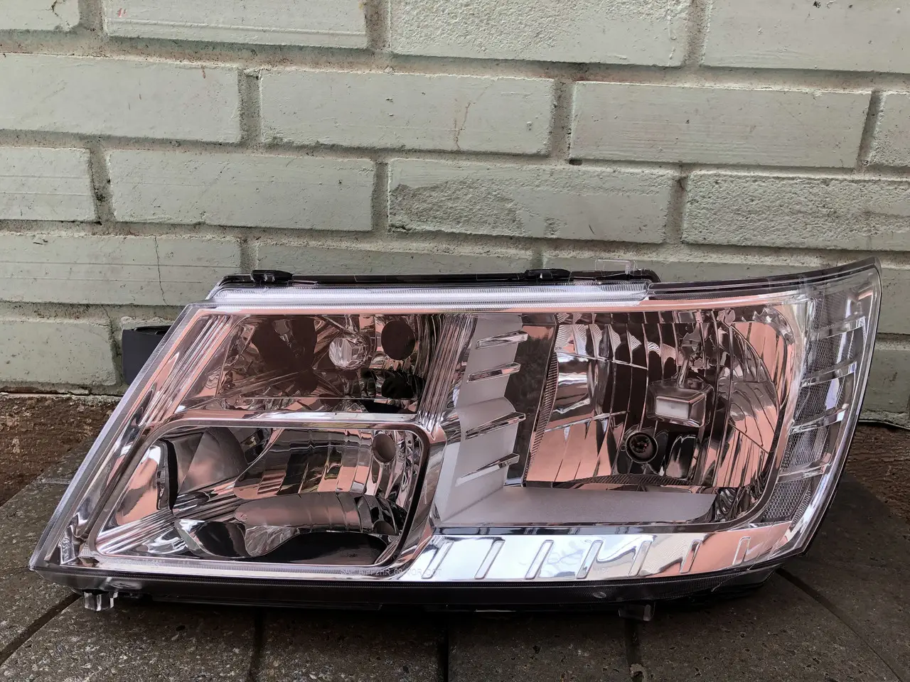 Фара Левая Dodge Journey 2008-2019 Хром Белая Вставка 0000071775816 — фото 1
