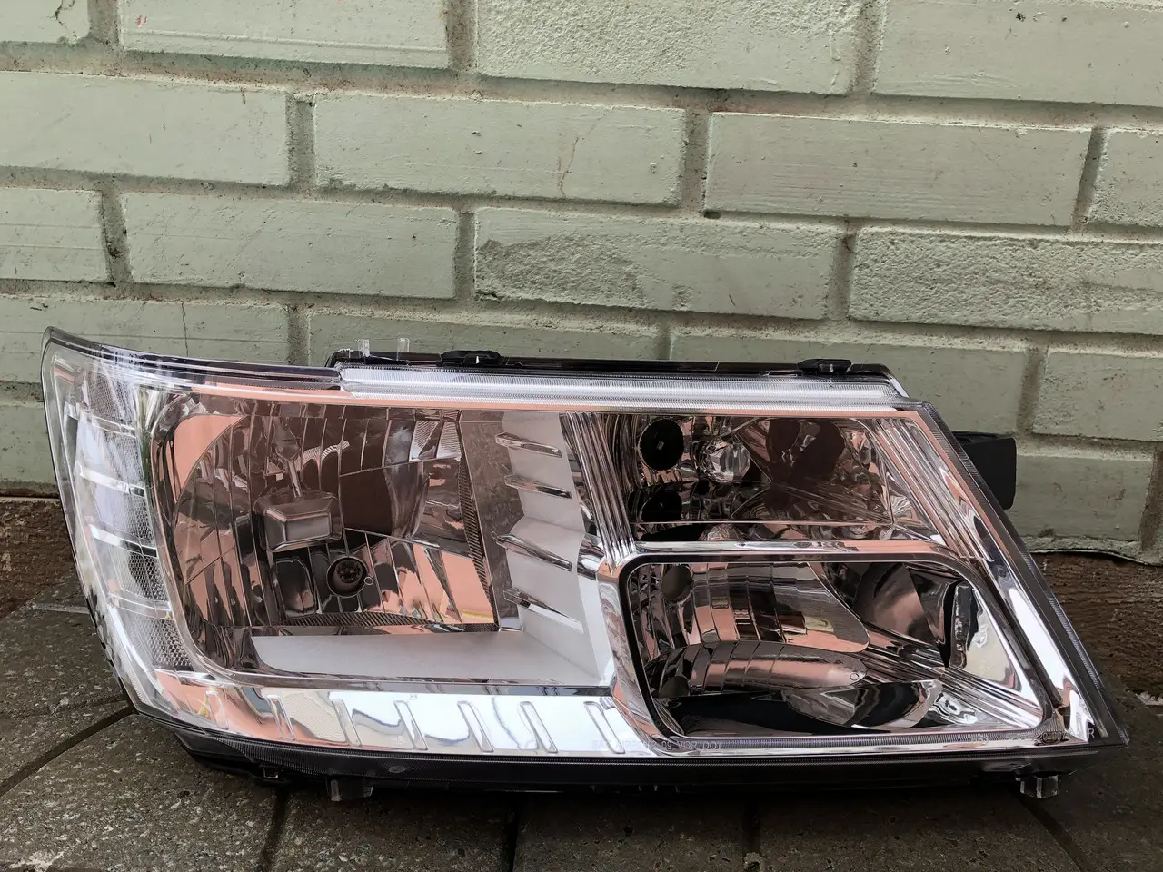 Фара Права Dodge Journey 2008-2019 Хром Біла Вставка K05067788Aa — фото 1