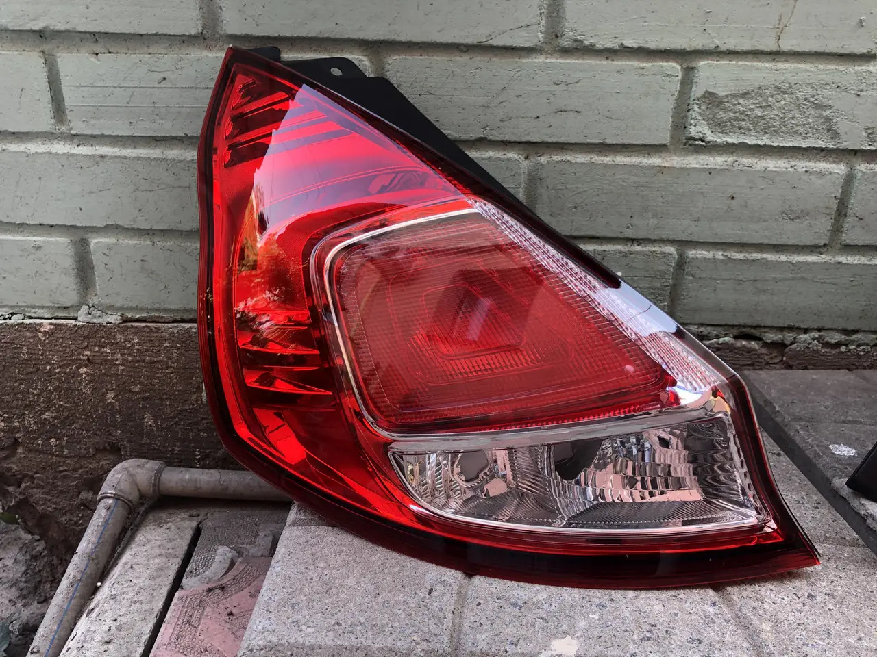 Задний Фонарь Левый Ford Fiesta 2013-2017 Хетчбек 1786198 — фото 1
