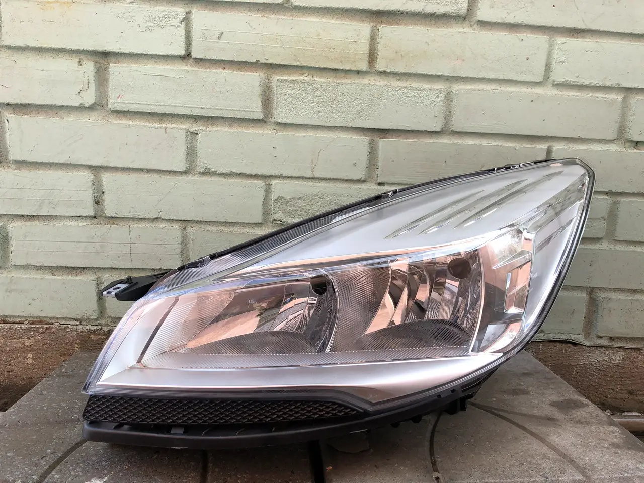 Фара Ліва Ford Escape Kuga 2013-2016 Біла Вставка 1808350 — фото 1