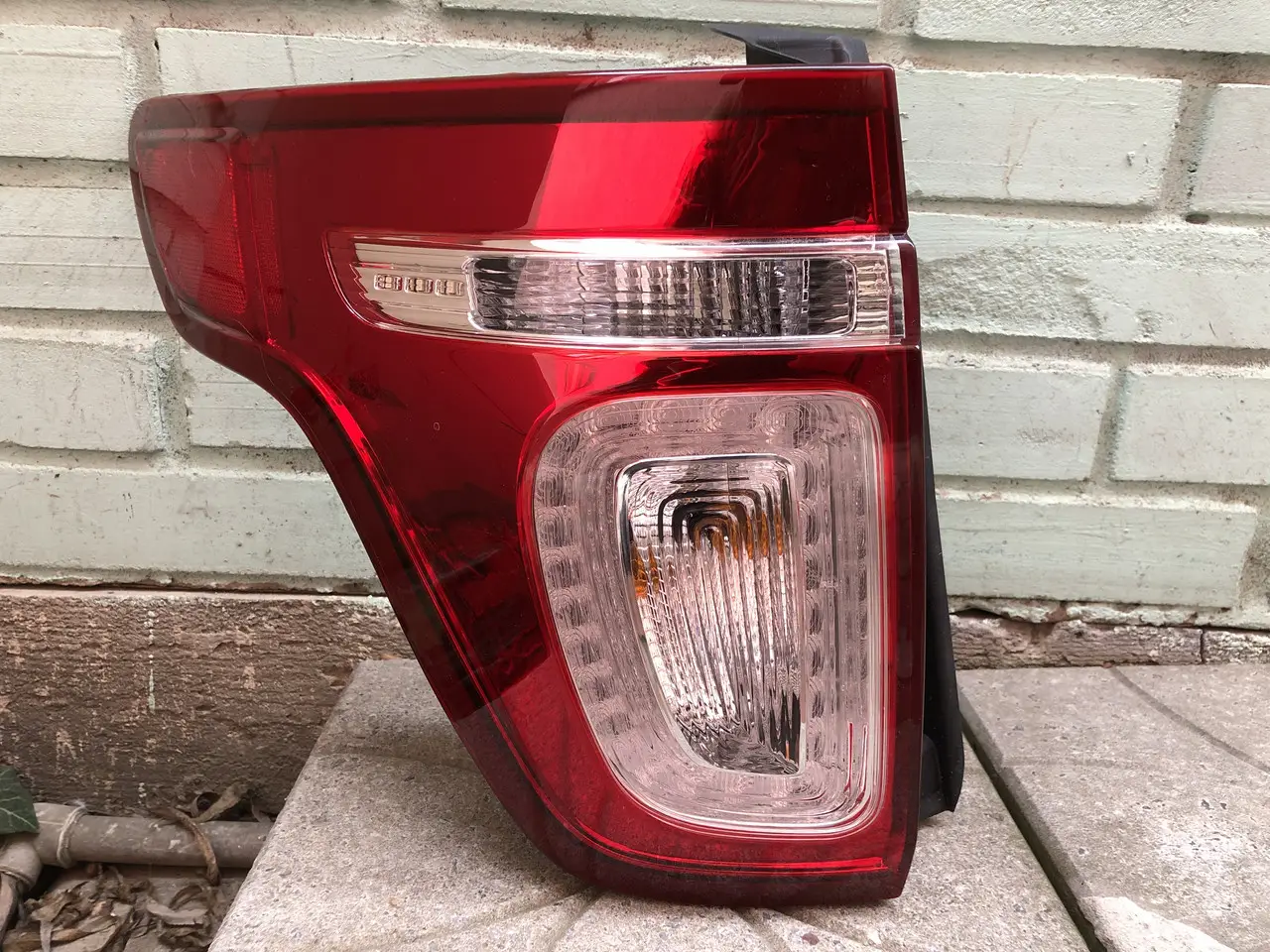 Задній Ліхтар Лівий Ford Explorer 2011-2015 Base Xlt Limited Bb5Z13405A — фото 1