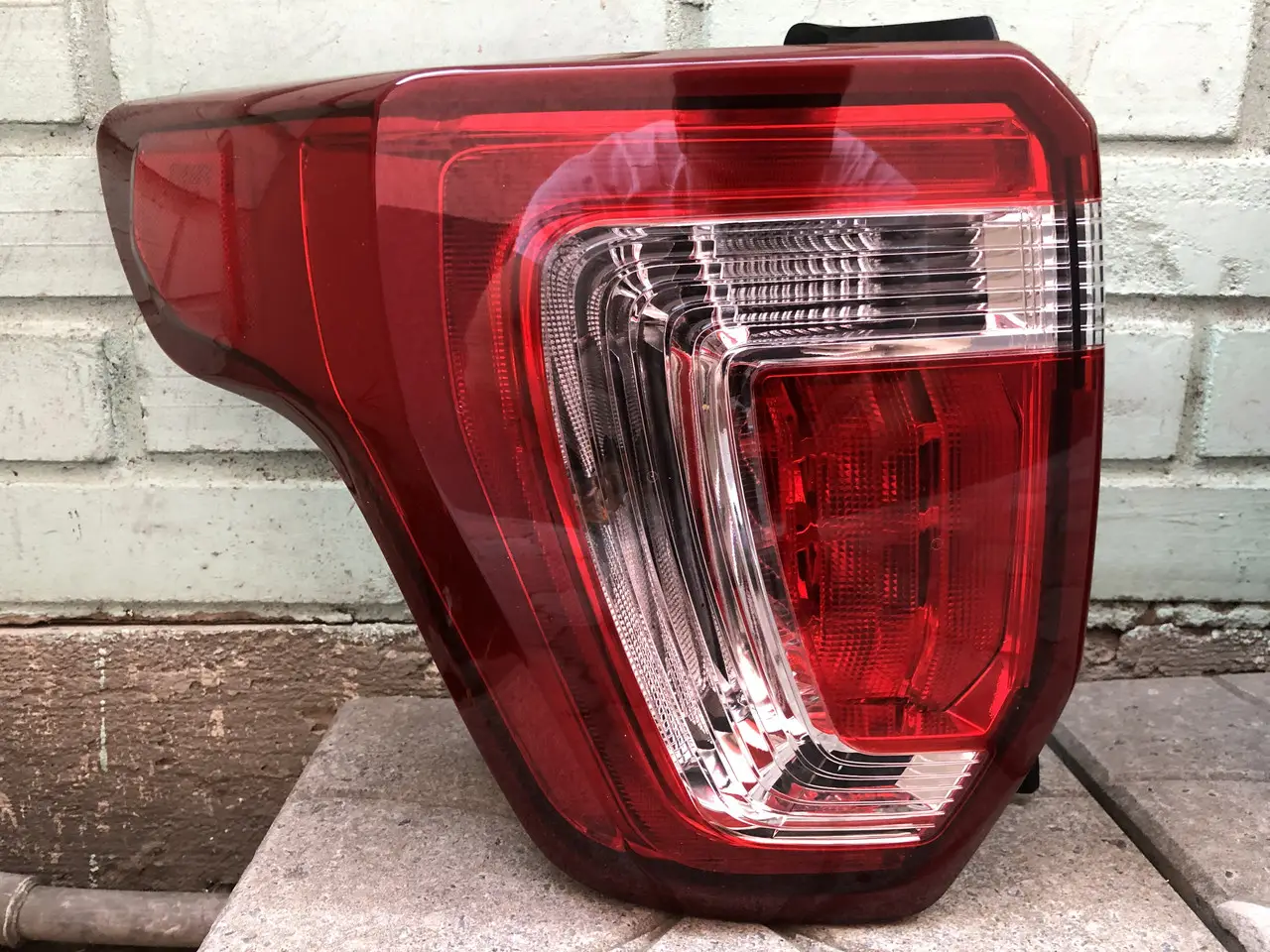 Задній Ліхтар Лівий Ford Explorer 2016-2019 Fb5Z13405A — фото 1