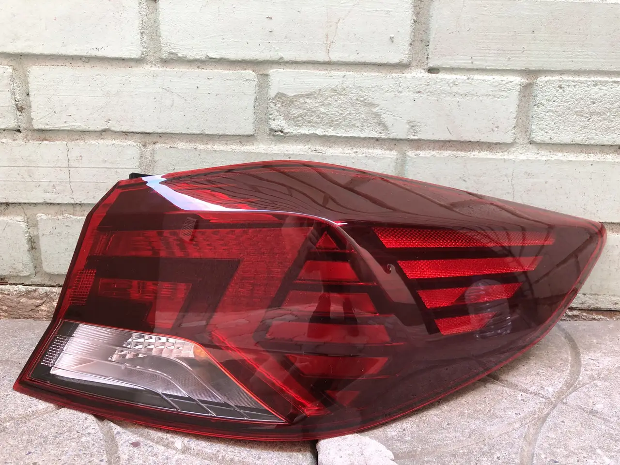 Задний Фонарь Правый Наружний Hyundai Elantra Ad 2018-2020 Led 92402-F3500 — фото 1