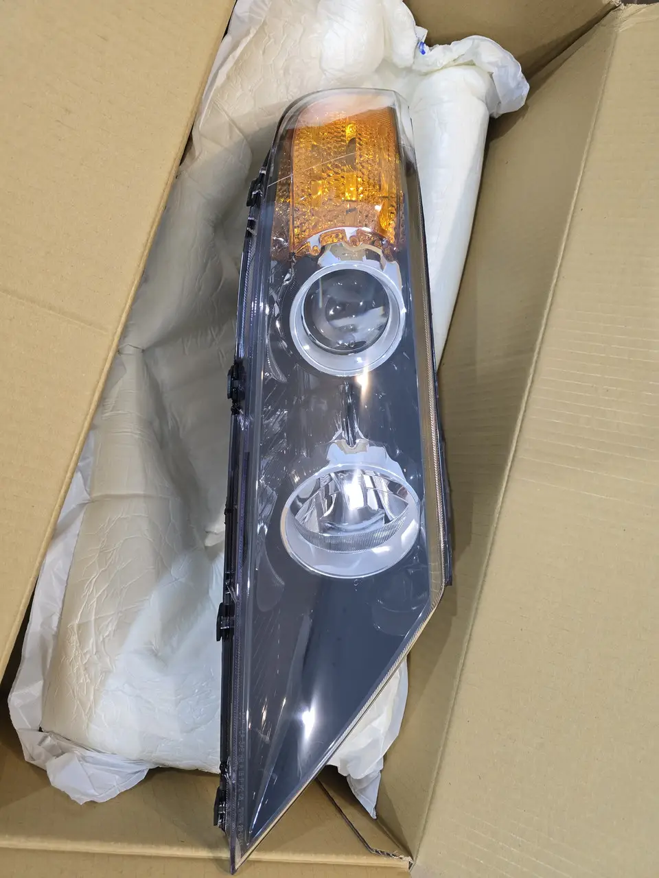 Фара Правая Kia Sorento 2 2009-2013 Механическая Галоген 921021U200 — фото 3