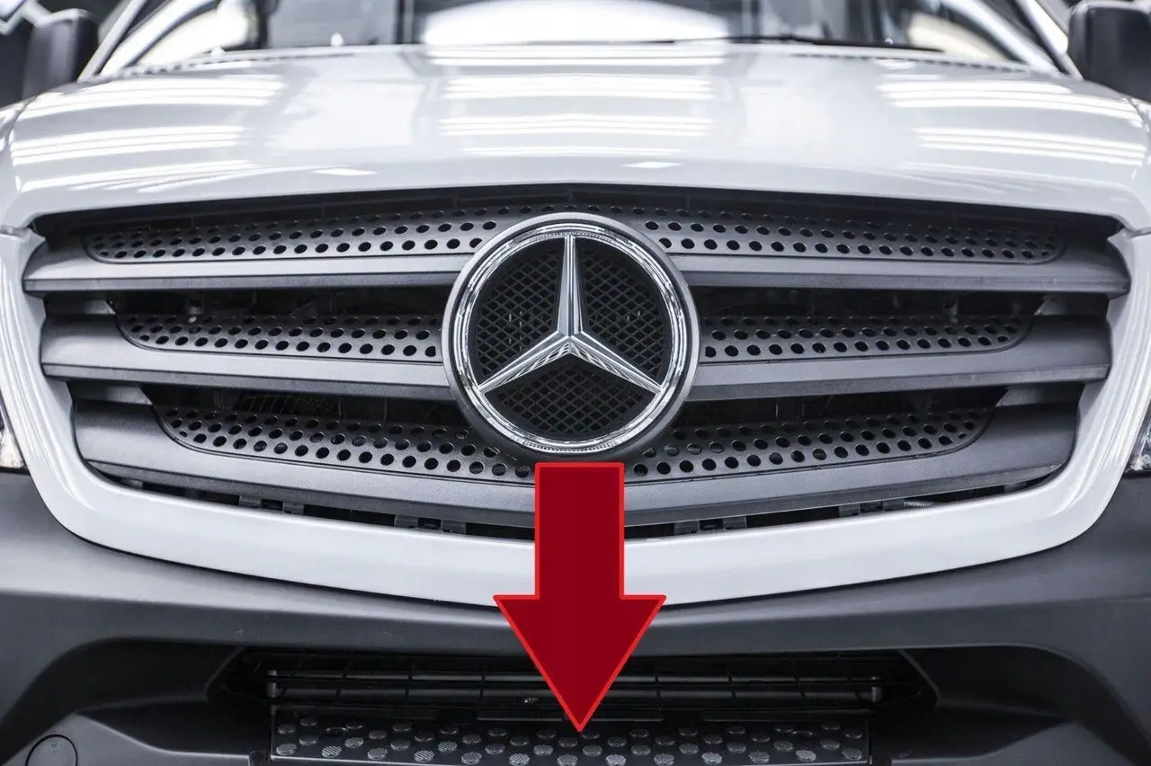 Накладка Бампера Передня Нижня Mercedes Sprinter 2013-2018 Сходинка A90688504119B51 — фото 4