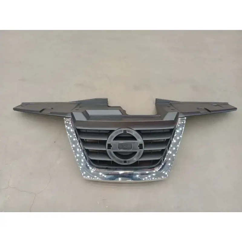 Решетка радиатора Nissan Juke 2010-2014 Дорестайлинг 620721KA6A — фото 1
