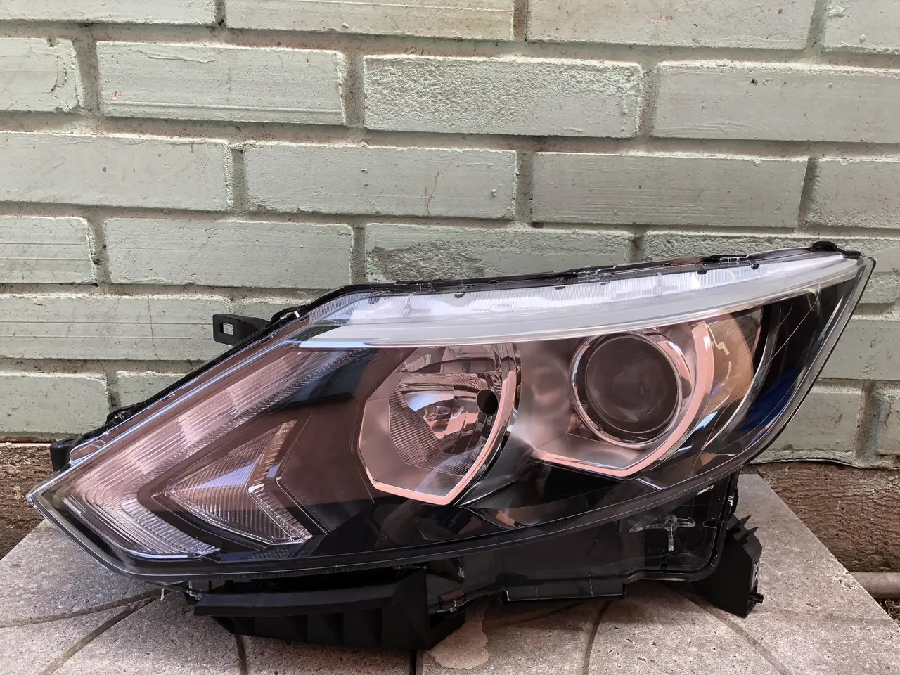 Фара Ліва Nissan Qashqai 2014-2017 Rogue Sport 2017-2019 Led Біла Вставка 260604Eh0A — фото 1
