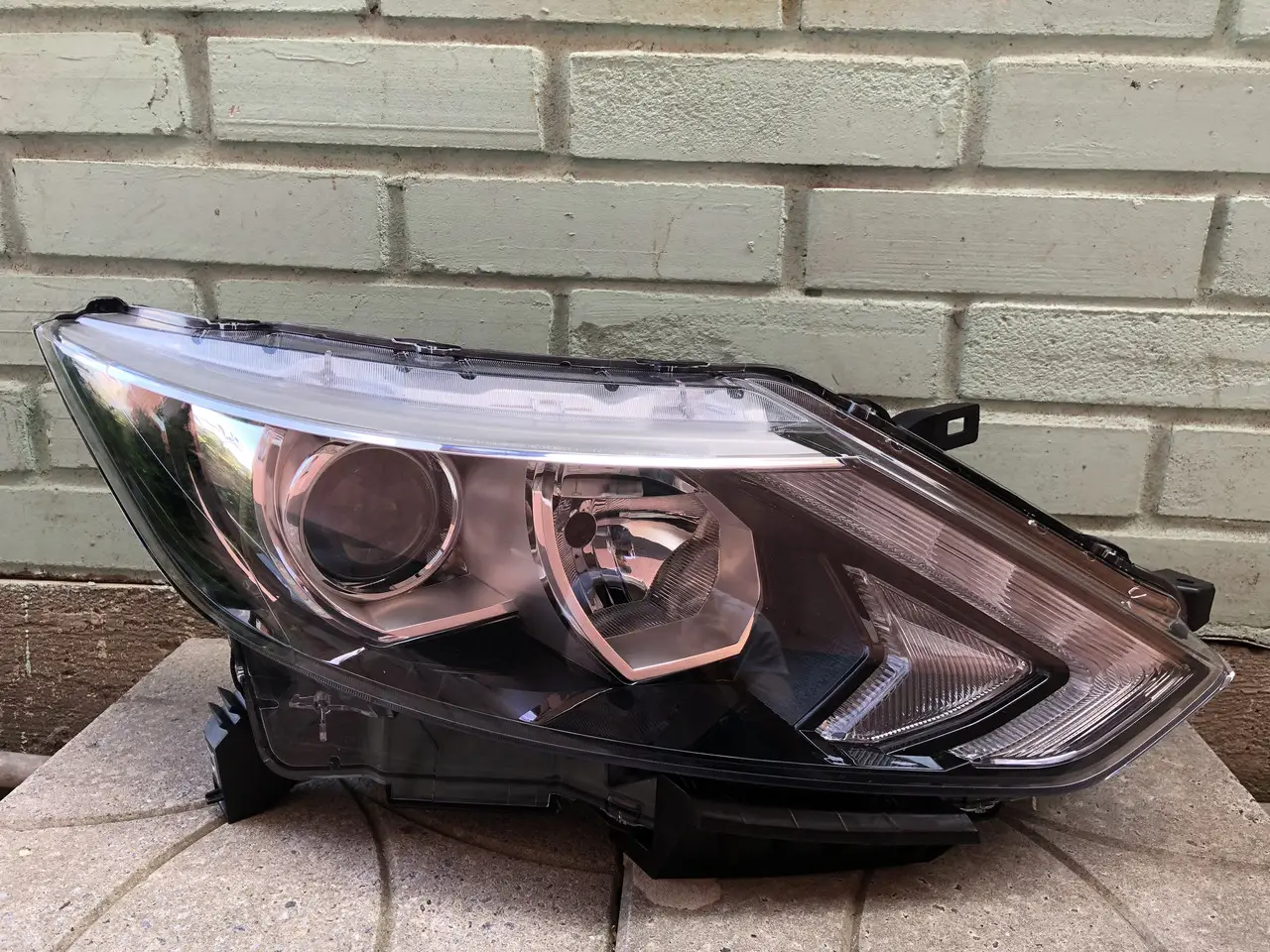Фара Права Nissan Qashqai 2014-2017 Rogue Sport 2017-2019 Led Біла Вставка 260104Eh0A — фото 1