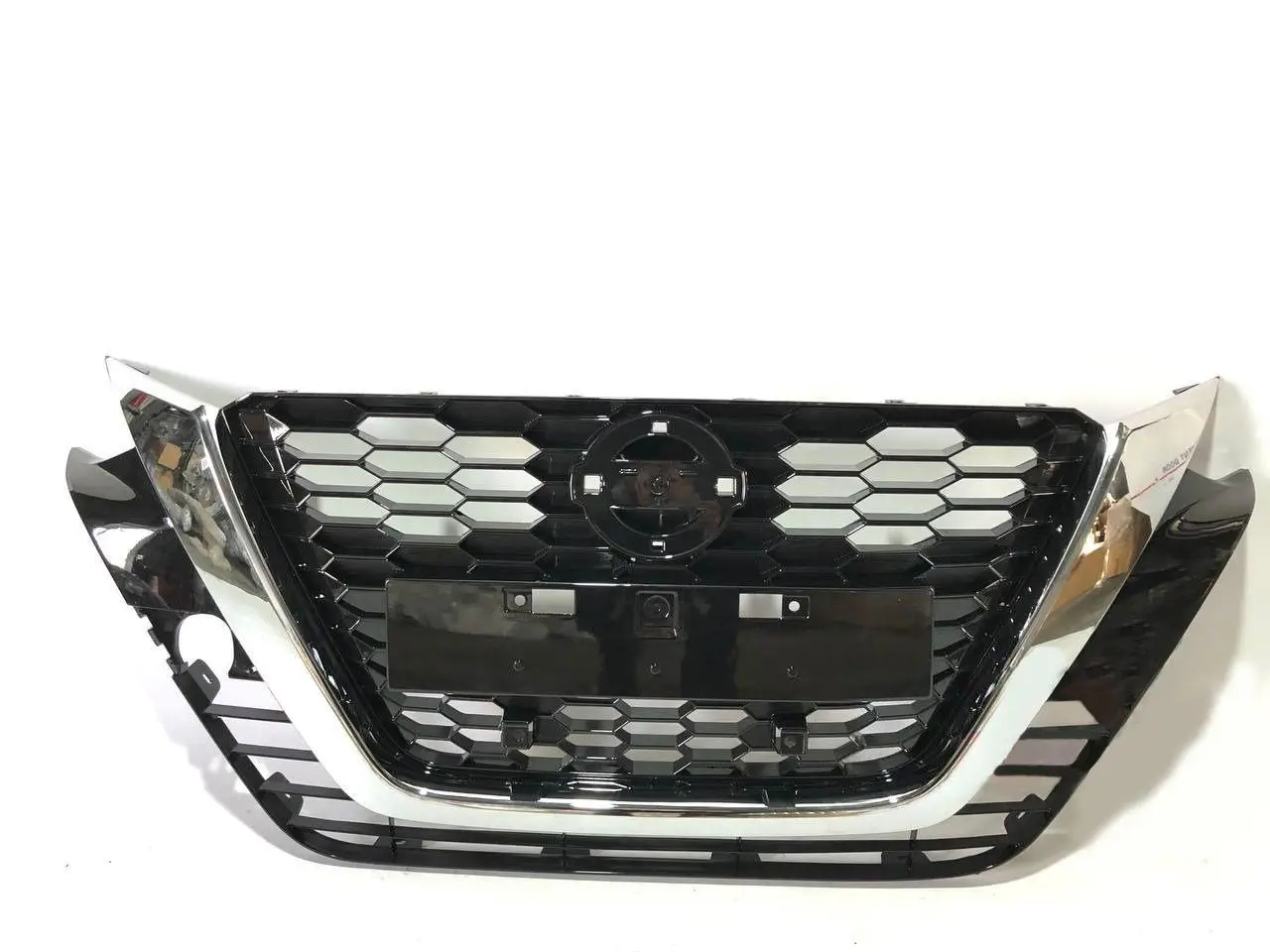 Решетка радиатора Nissan Altima 2018 - без от под камеру 623106CA1B — фото 1