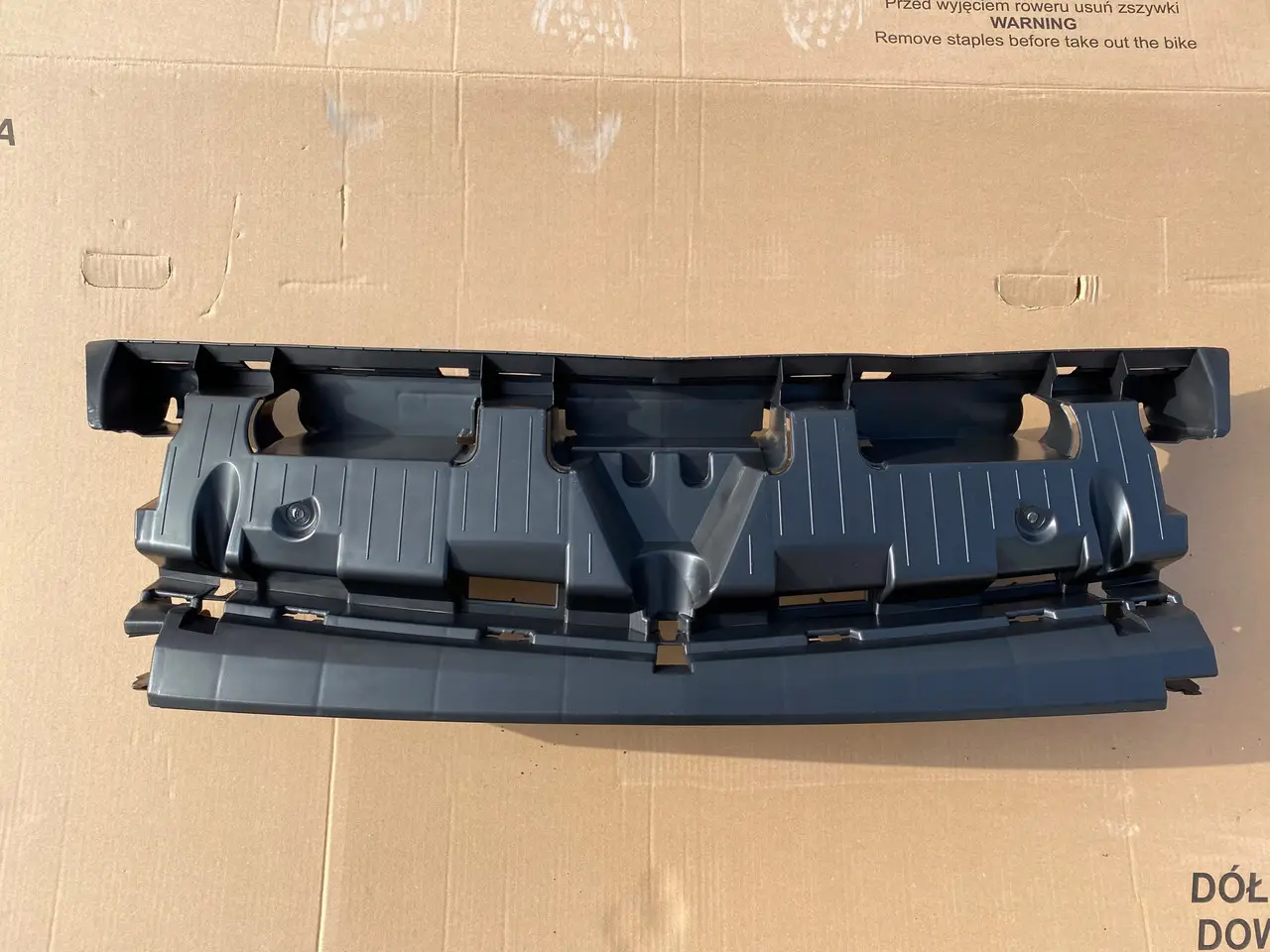 Решітка радіатора Renault Kangoo 2009-2013, 8200436706 — фото 1