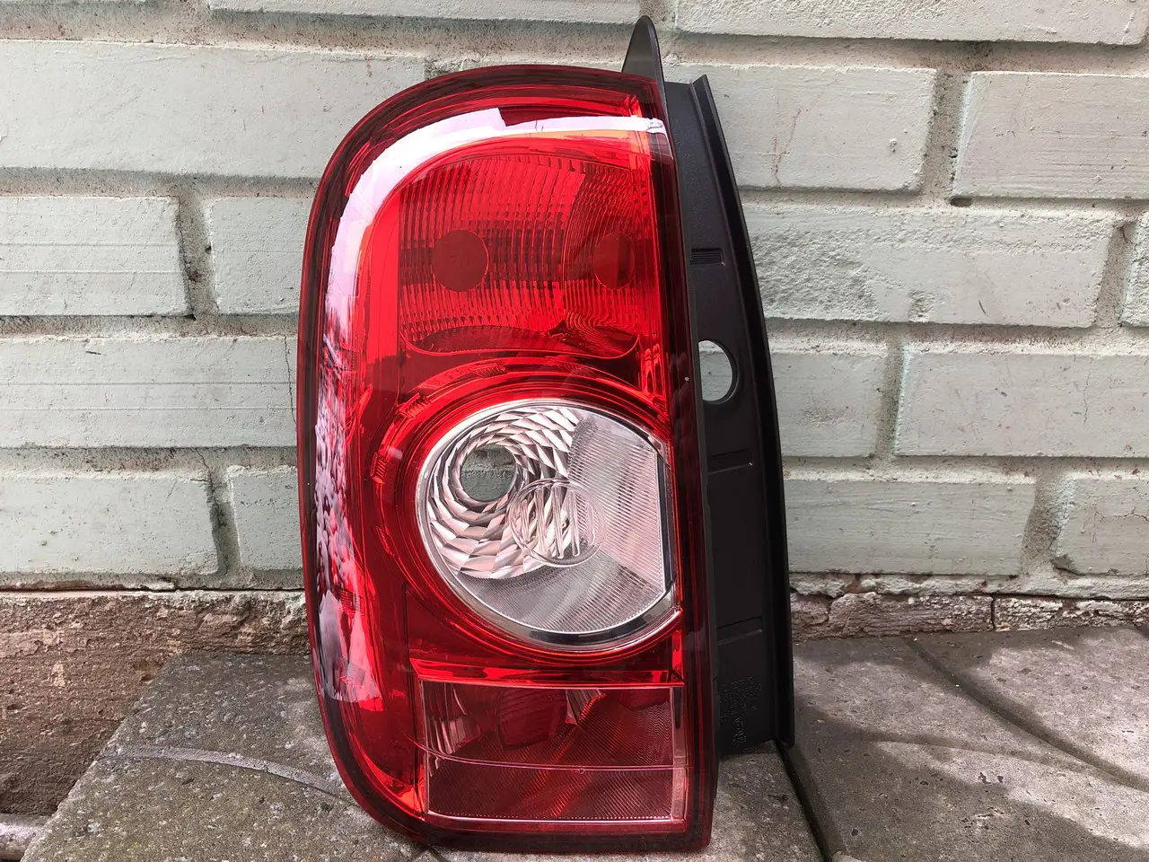 Задній Ліхтар Лівий Renault Duster 2010-2015 265555684R — фото 1