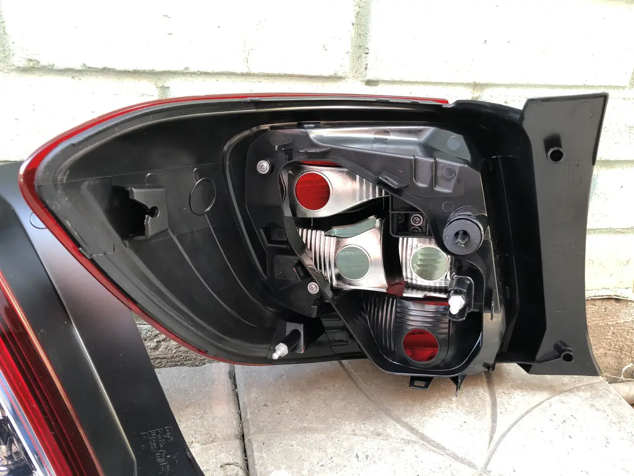 Задній Ліхтар Правий Renault Sandero Stepway 2013-2017 Темно Червоний 265500465R — фото 2