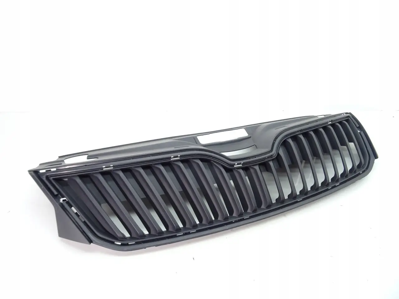 Решетка радиатора Skoda Rapid 2012-2019 без Молдинга 5JA853668 — фото 1