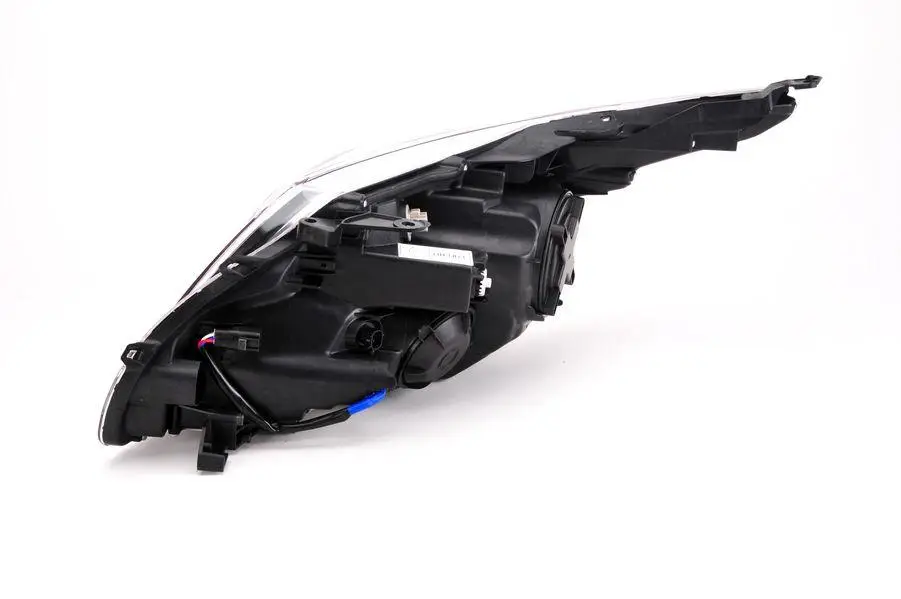 Правая фара  Toyota Avensis 2009-2011 Галоген 8113005312 — фото 1