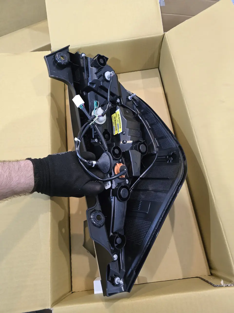 Правий Ліхтар Toyota Prius C Toyota Aqua 2015-2017 8155152D10 — фото 2