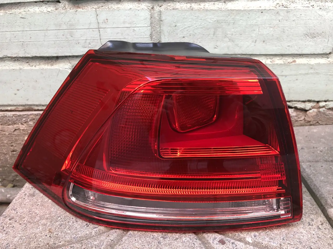 Задний Фонарь Левый Volkswagen E-Golf 7 2013-2020 Хетчбек Светло Красный 5G0945095 — фото 1