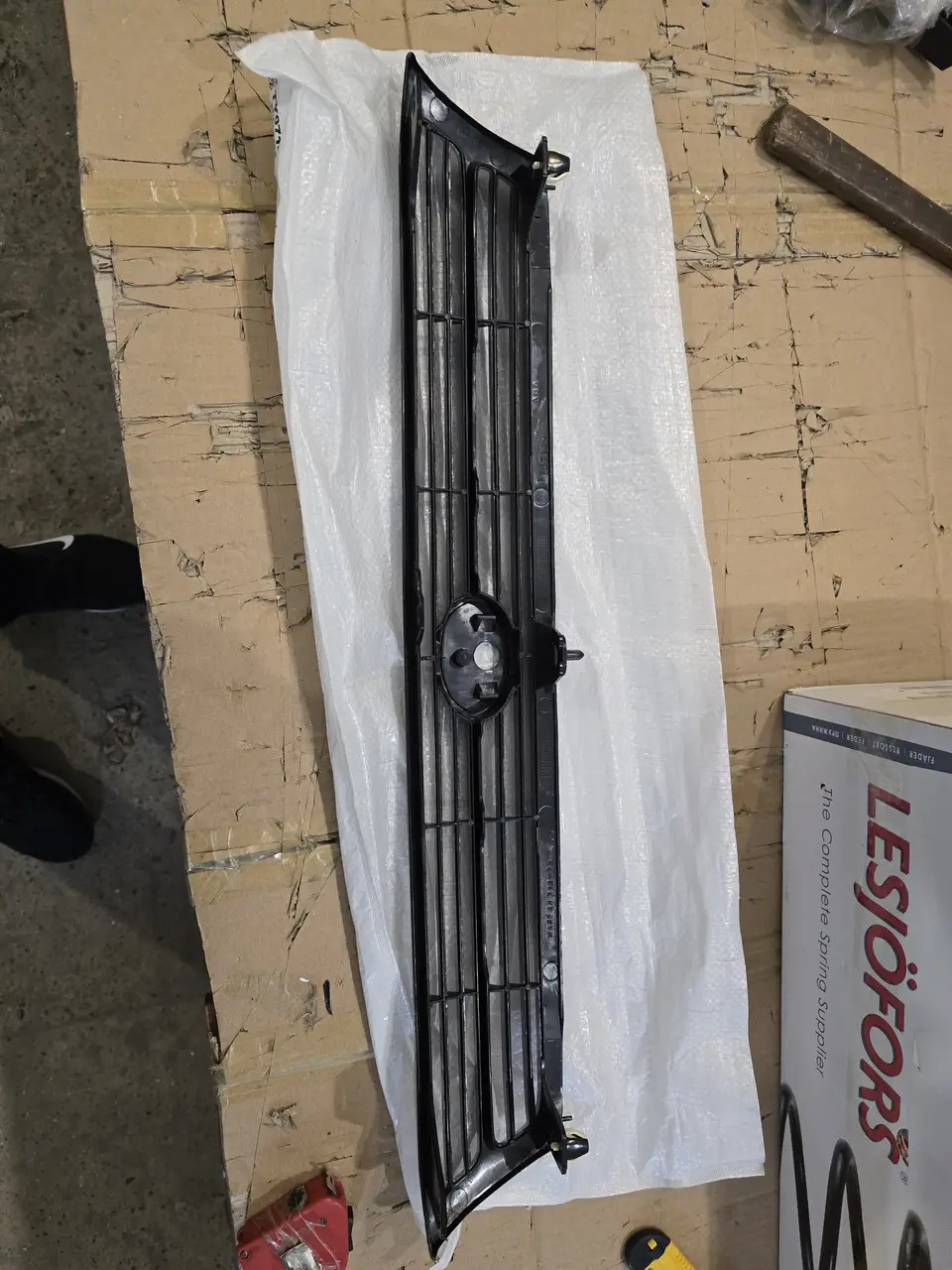 Решетка радиатора Toyota Carina E 1992-1995 5310120470J0 — фото 3