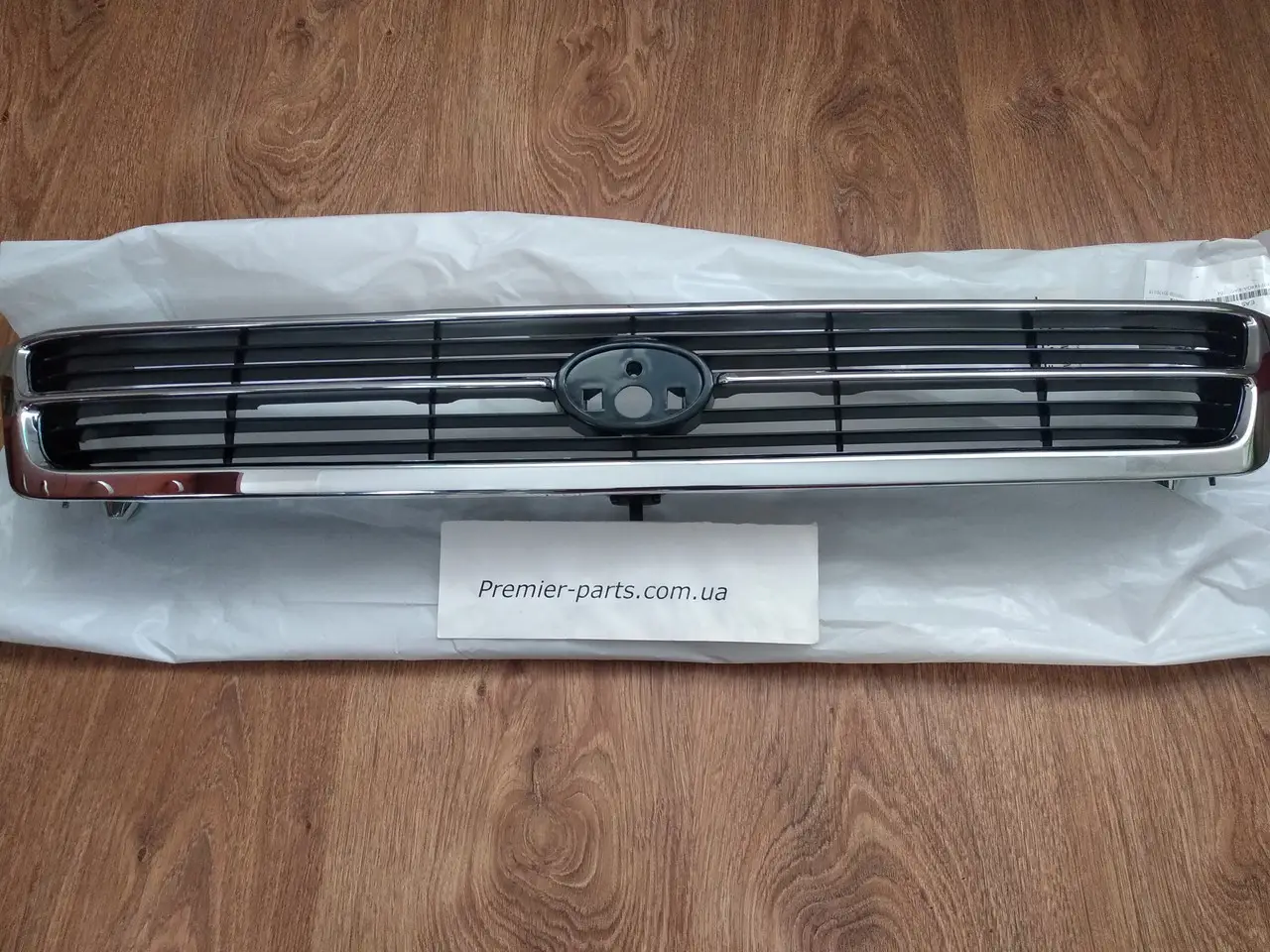 Решітка радіатора Toyota Carina E 1992-1997 53101-20480 — фото 1