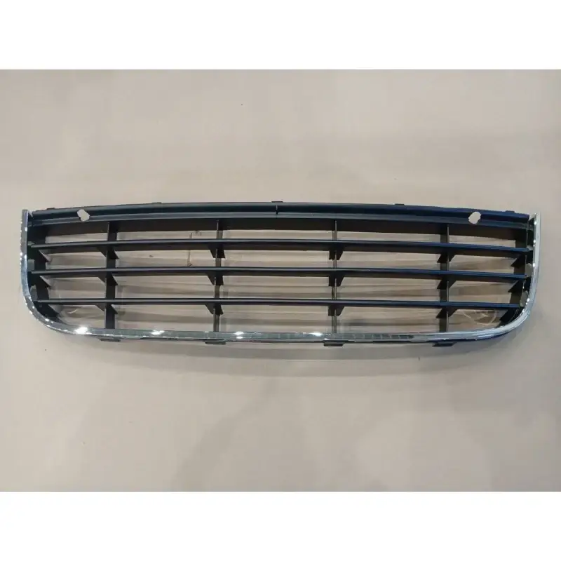 Решітка бампера Volkswagen Golf 5 Kombi 2007-2009 Jetta 2006-2010 1K0853677C9B9 — фото 1