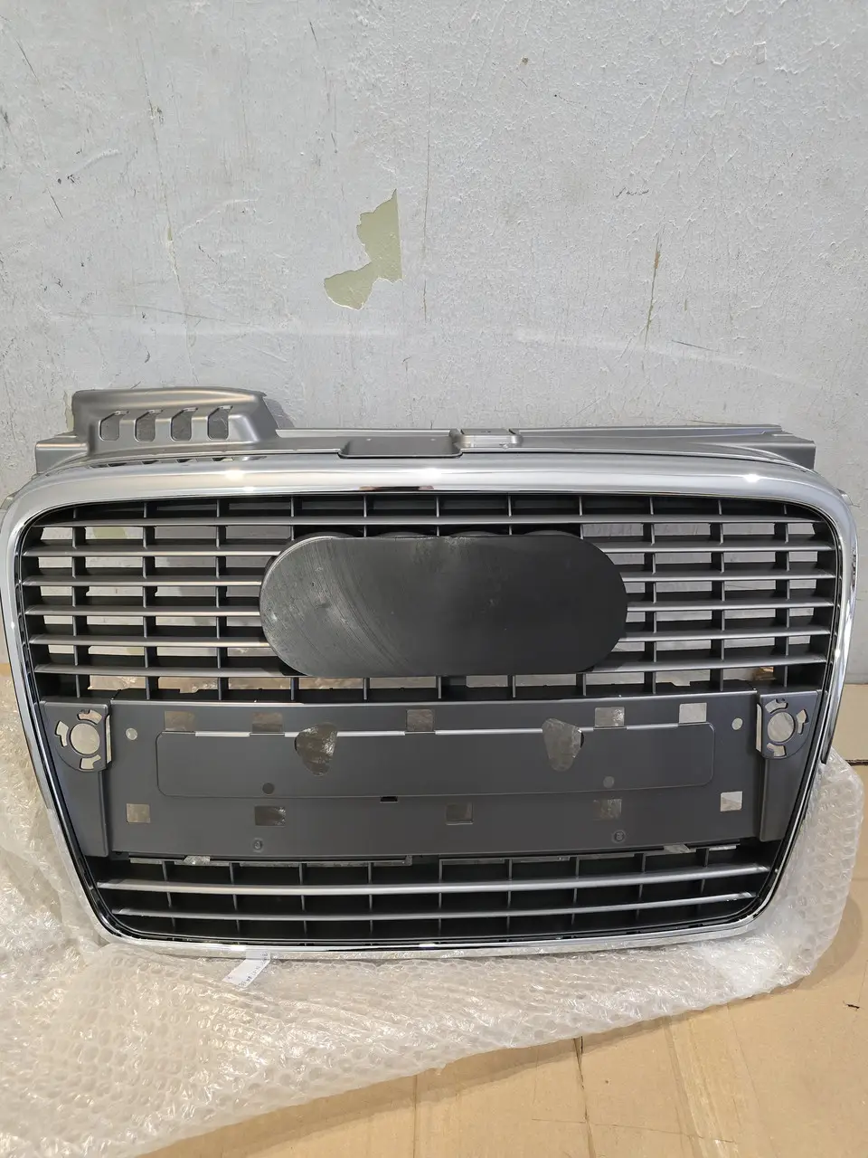 Решетка радиатора Audi A4B7 2005-2008 8E0853651J1QP 8E0853651J